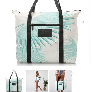 Aloha Collection Tropical Palms Zipper Tote NWT
